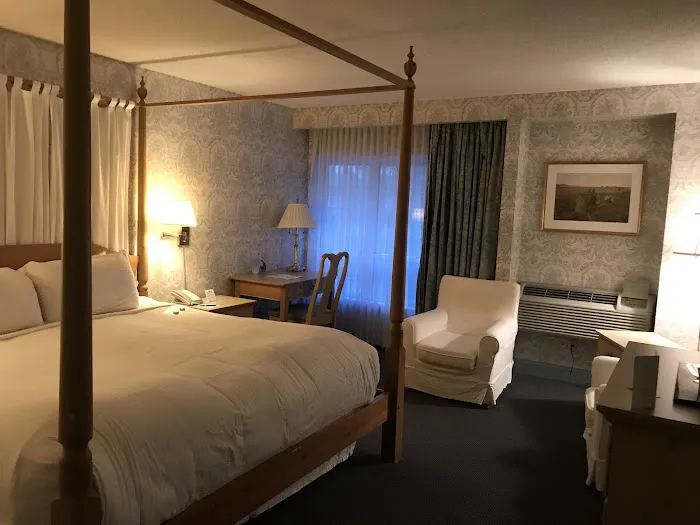 The Farmington Inn & Suites 4