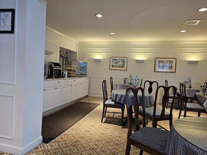 The Farmington Inn & Suites 4