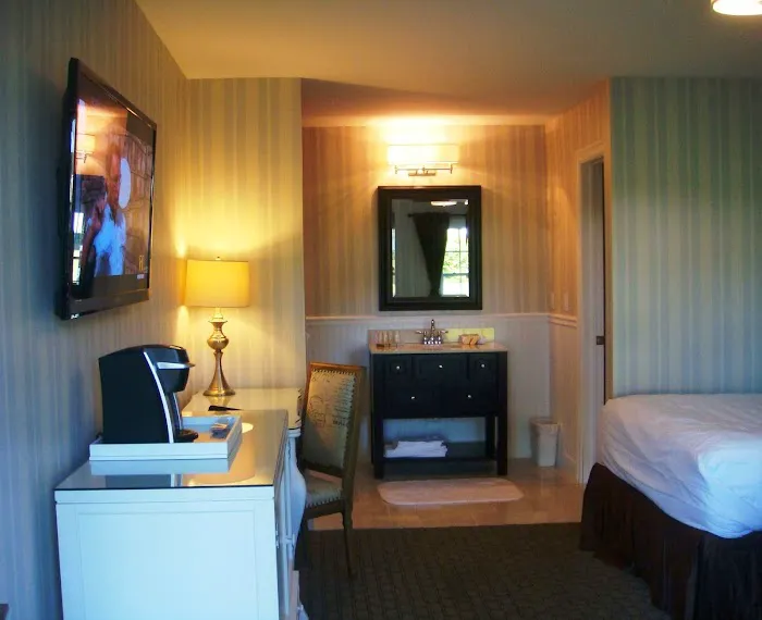 The Milestone Inn 4
