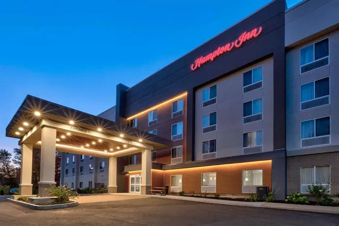 Hampton Inn Waterbury 4