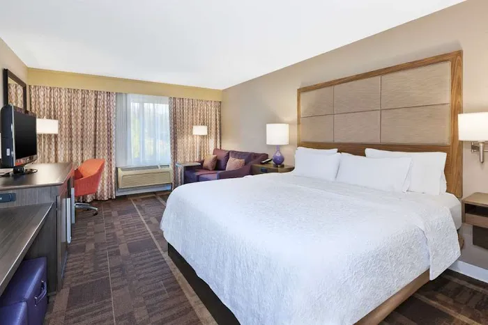 Hampton Inn Waterbury 4