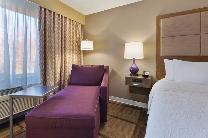 Hampton Inn Waterbury 4