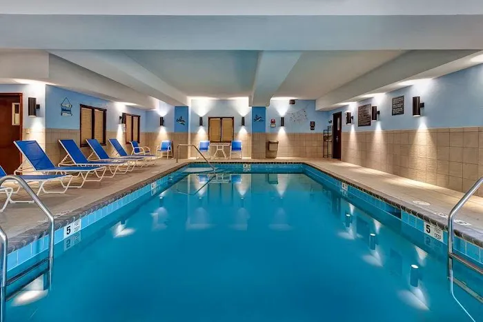 Hampton Inn Waterbury 4
