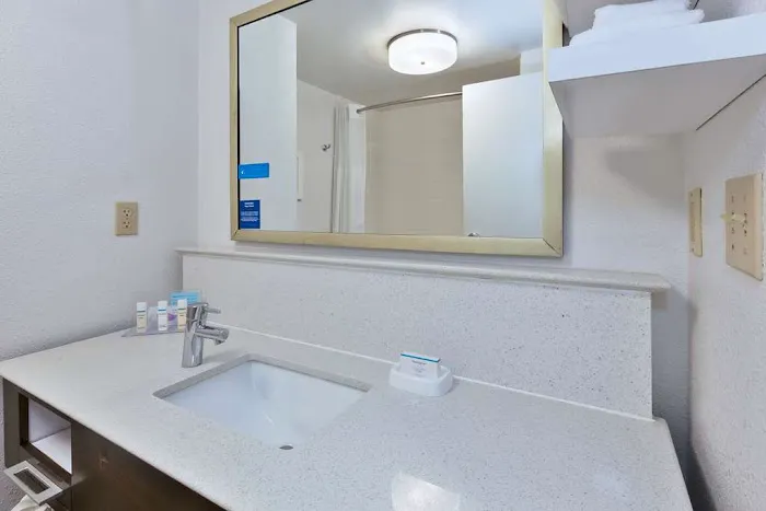 Hampton Inn Waterbury 4