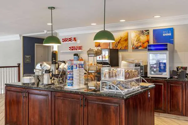 Comfort Inn & Suites East Greenbush - Albany 4