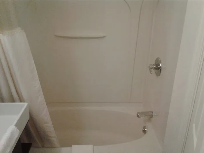 Capital Inn & Suites 4