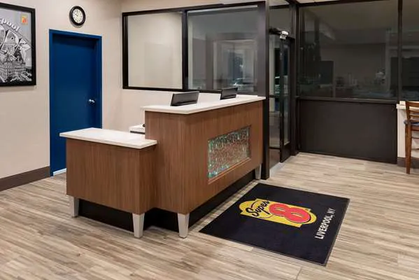 Super 8 by Wyndham Liverpool/Syracuse North Airport 4