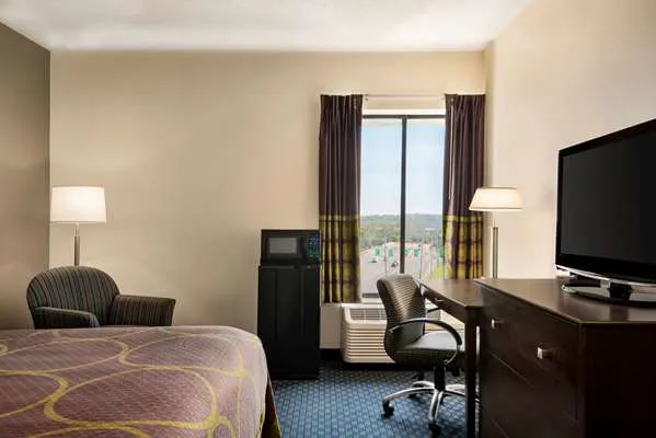 Super 8 by Wyndham Liverpool/Syracuse North Airport 4