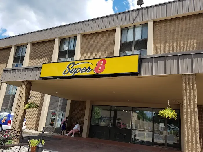 Super 8 by Wyndham Liverpool/Syracuse North Airport 4