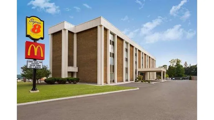 Super 8 by Wyndham Liverpool/Syracuse North Airport 4