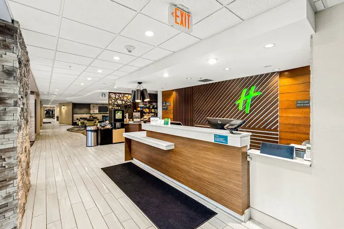 Holiday Inn & Suites Syracuse Airport 4