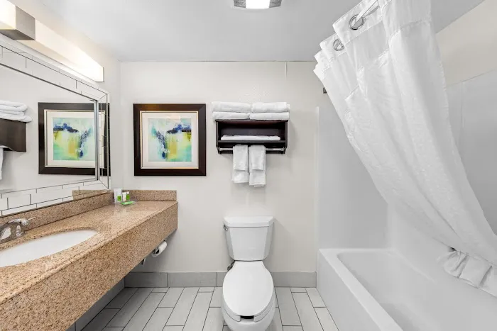 Holiday Inn & Suites Syracuse Airport 4