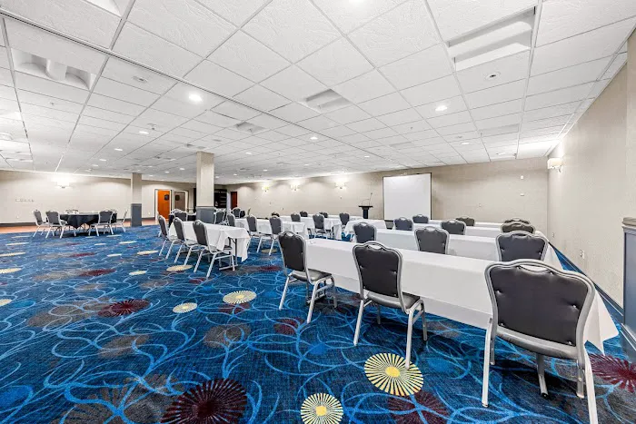 Holiday Inn & Suites Syracuse Airport 4