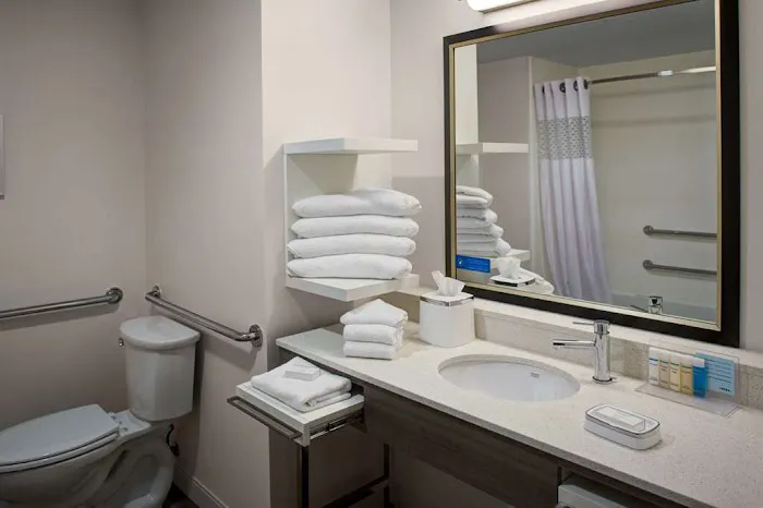 Hampton Inn & Suites Syracuse North Airport Area 4