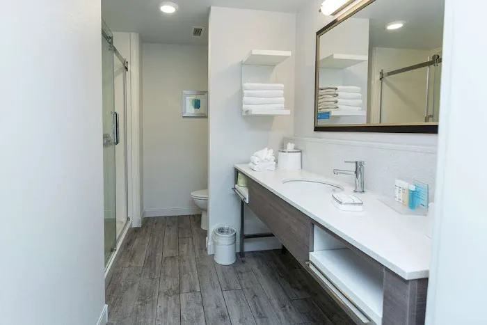 Hampton Inn & Suites Syracuse North Airport Area 4