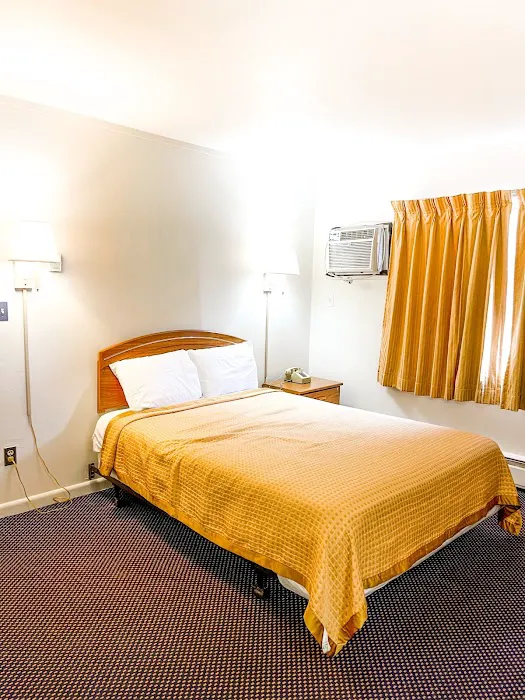 Utica Rest Inn 4