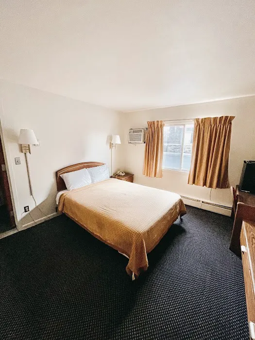 Utica Rest Inn 4