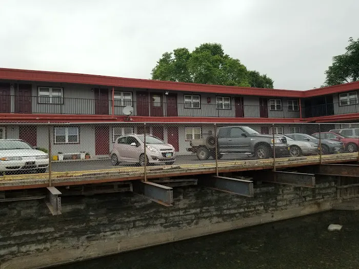 Utica Rest Inn 4