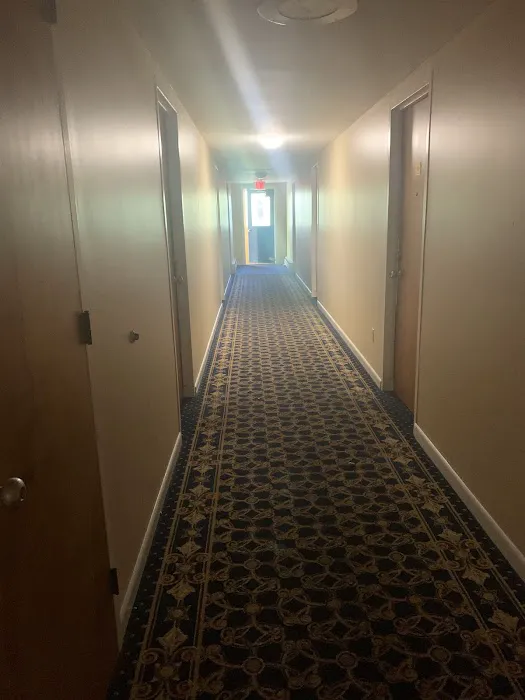 Utica Rest Inn 4