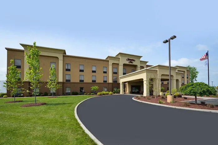 Hampton Inn Utica 4
