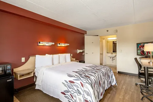 Red Roof Inn Utica 4