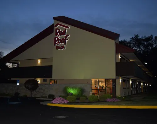 Red Roof Inn Utica 4