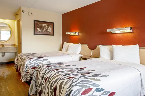 Red Roof Inn Utica 4
