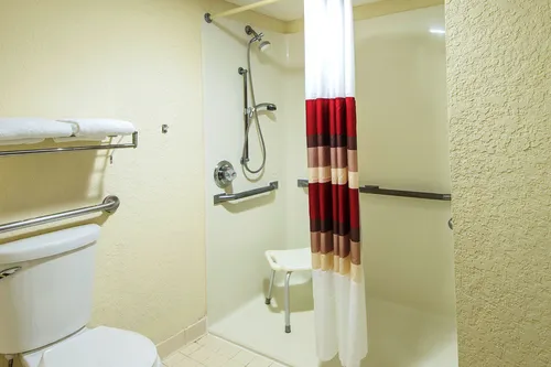 Red Roof Inn Utica 4