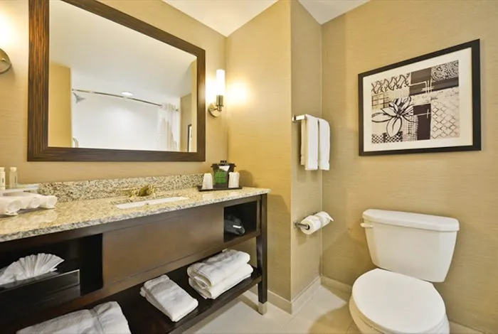 Holiday Inn Express & Suites Utica by IHG 4