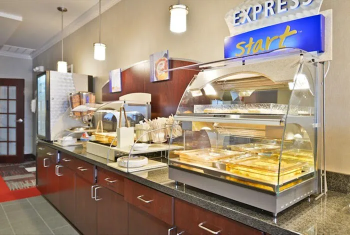 Holiday Inn Express & Suites Utica by IHG 4
