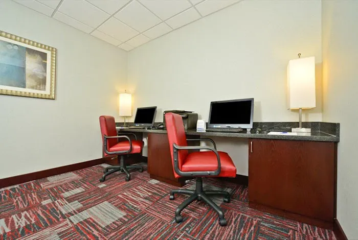 Holiday Inn Express & Suites Utica by IHG 4