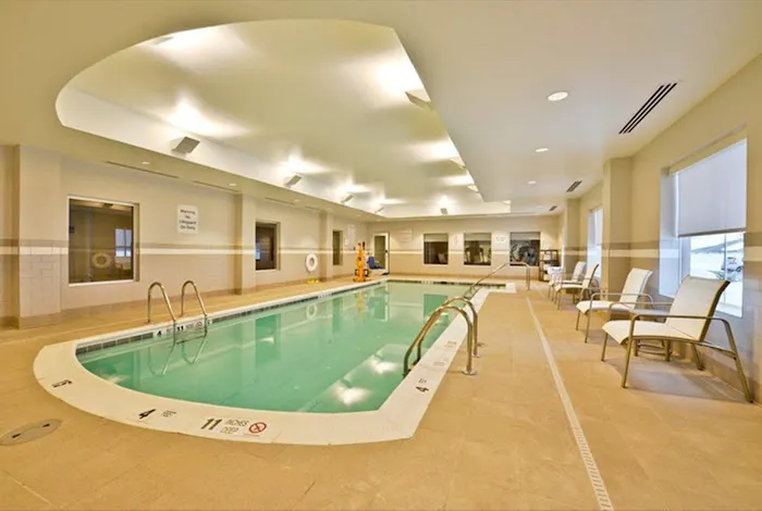 Holiday Inn Express & Suites Utica by IHG 4