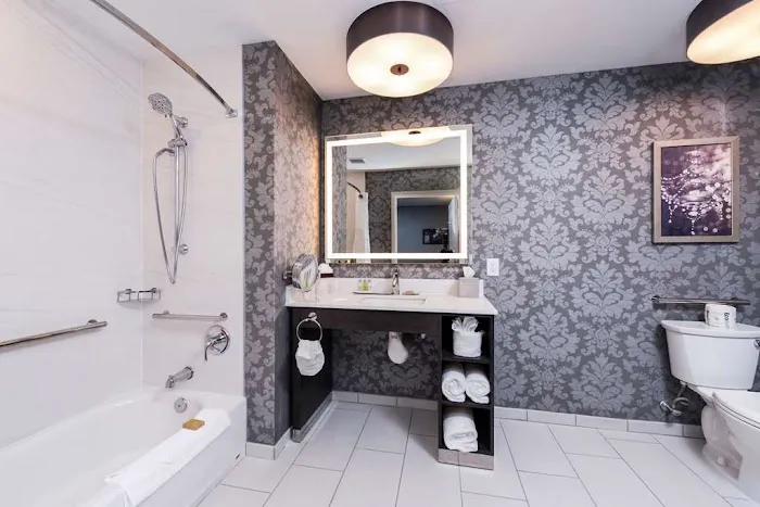 DoubleTree by Hilton Utica 4