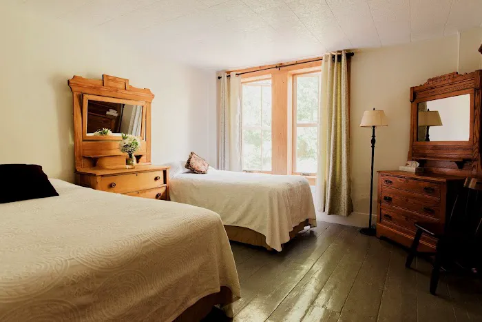 The Inn on Piseco Lake 4