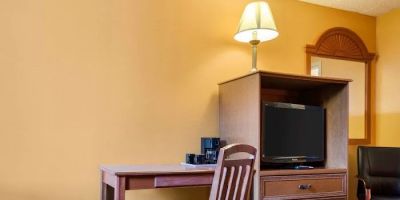 Rodeway Inn University