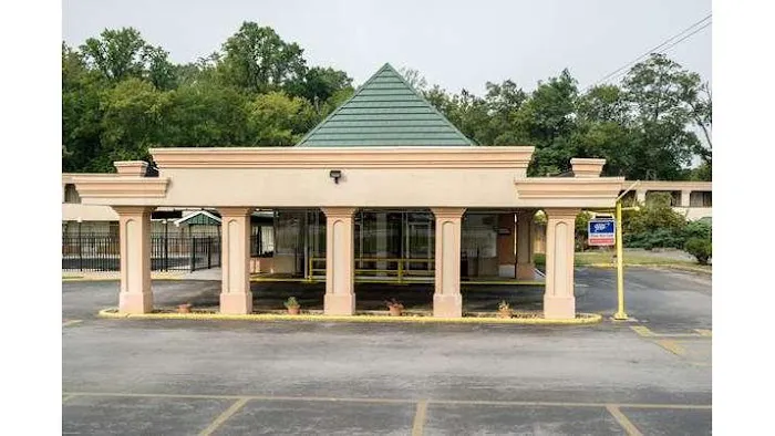 Rodeway Inn University 4
