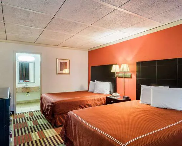 Rodeway Inn University 4