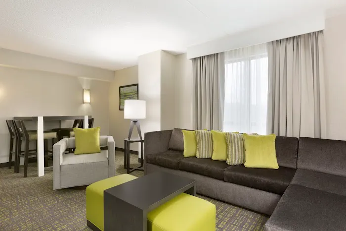 Embassy Suites by Hilton Newark Wilmington South 4