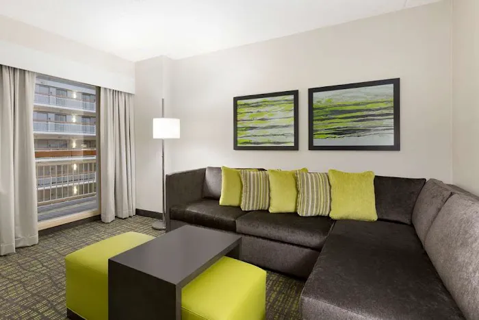 Embassy Suites by Hilton Newark Wilmington South 4