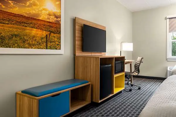 Days Inn & Suites by Wyndham Lancaster Amish Country 4