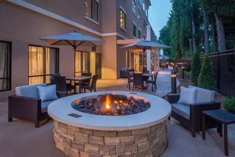 Courtyard Hershey Chocolate Avenue 4