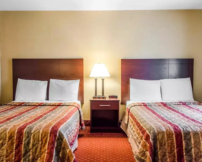 Rodeway Inn & Suites 4