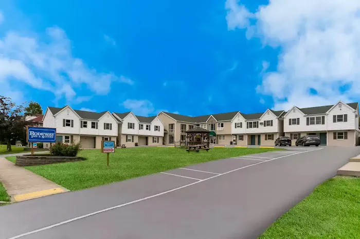 Rodeway Inn & Suites 4