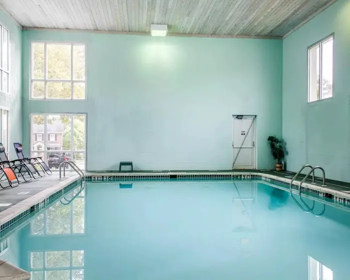 Rodeway Inn & Suites 4