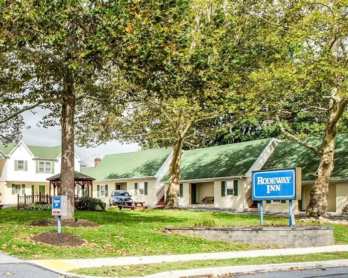 Rodeway Inn & Suites 4