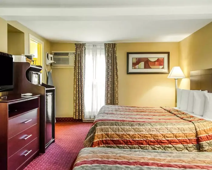 Rodeway Inn & Suites 4