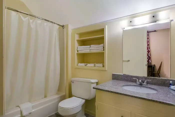 Rodeway Inn & Suites 4