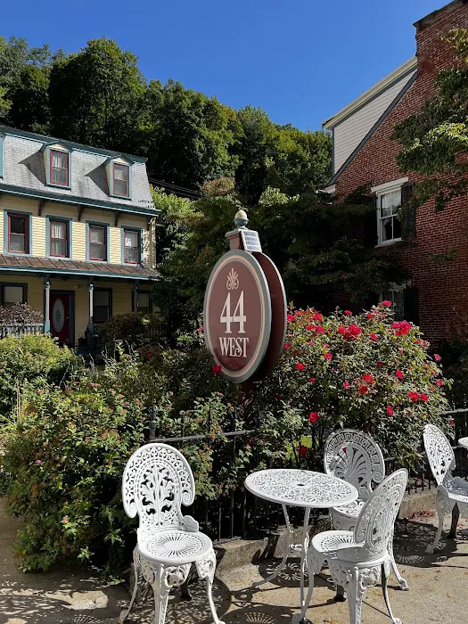 Broadway House 4