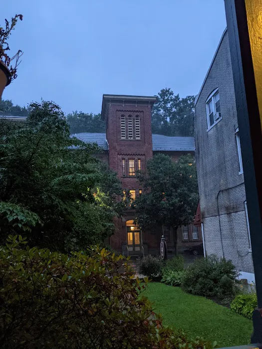 Broadway House 4