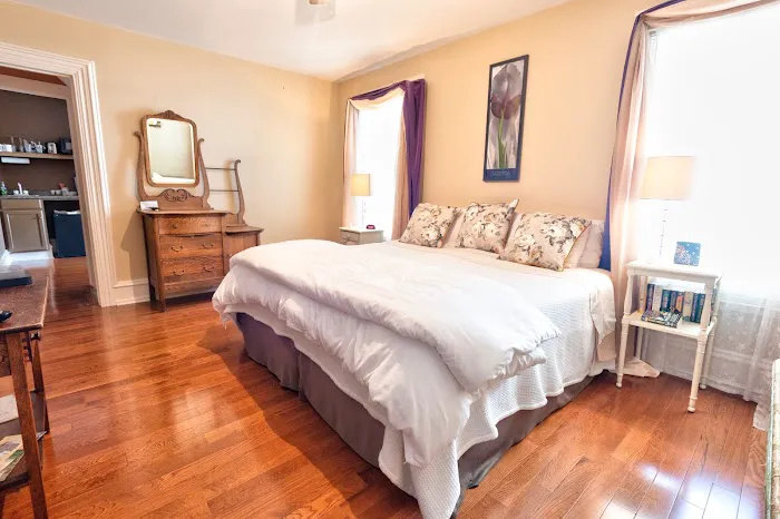 Kelly Suites on Broadway 4